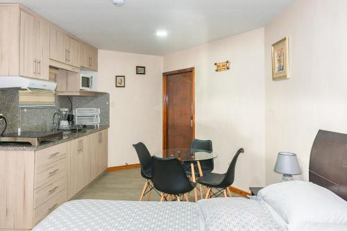 Suite on second floor in residential area with excellent location, Cuenca (Foto 6)