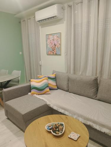 Central Modern Living Apartment 2 in 埃萊夫塞魯波利