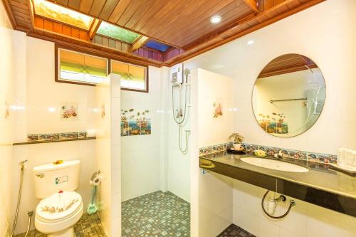 room detail thumbnail 2