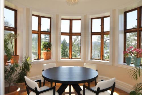 Luxury Historic Villa with private coastline in Külváros