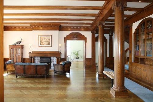 Luxury Historic Villa with private coastline in Külváros