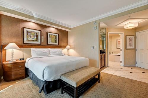 Sierra Studio at MGM Signature Tower 1 with Balcony Strip View 5 MIN WALK FROM F1 GRANDSTAND, Las Vegas (photo 10)