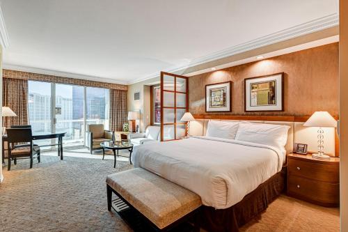 Sierra Studio at MGM Signature Tower 1 with Balcony Strip View 5 MIN WALK FROM F1 GRANDSTAND, Las Vegas
