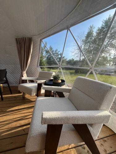 Grotto Getaway in Miller Lake (ON)
