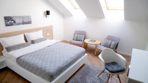 King Room image 10