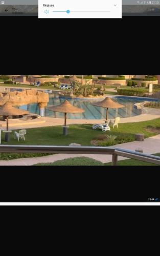 숙소 외관, قريه اريج العين السخنه in 아인 소카나