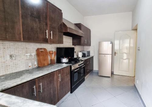 Haven Eden Villa Lahore - 4BR Holiday Home with Lawn BBQ - image 13