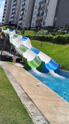 Swimming pool, Comodo Apartamento con parque acuatico Acqua Hills-6 personas in Oriente