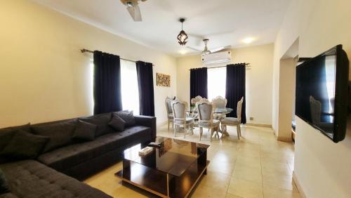 Haven Eden Villa Lahore - 4BR Holiday Home with Lawn BBQ - image 6