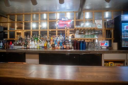 Cedar Inn Motel - image 7