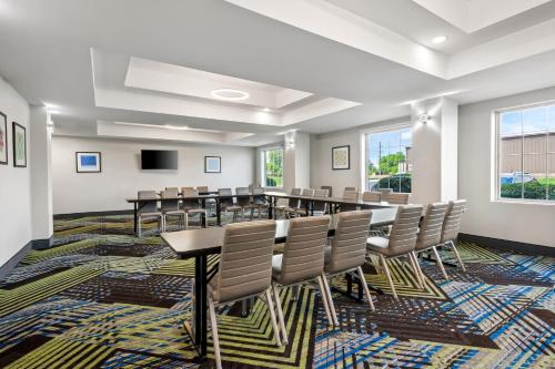 Holiday Inn Express Hotel and Suites Ada By IHG - 회의실/연회장