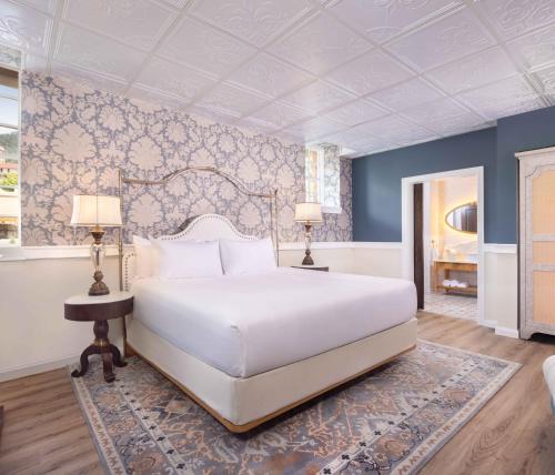 Hotel 1888: Boutique King Room
