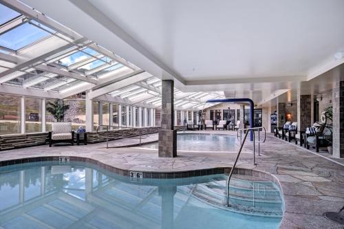 View, Exclusive Slopeside Luxury at Peak 8, Ski In-Ski Out with Hot Tub and Pools in Four O'Clock