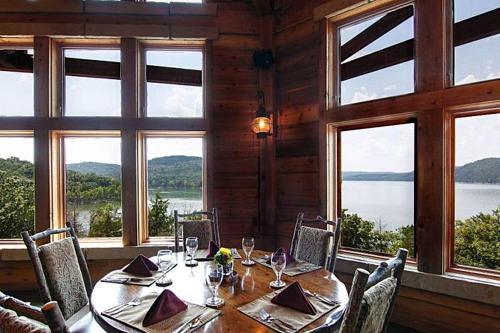 Ресторан, Hilton Grand Vacations Club Stonewater Cove Shell Knob in Кімберлінг Сіті