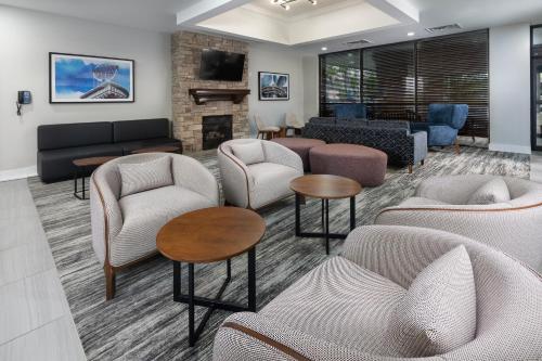 福朋喜來登酒店 - 坎薩斯城機場 (Four Points by Sheraton Kansas City Airport) in 費洛威