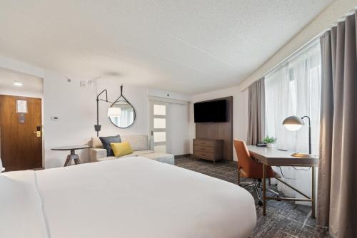 크라운 플라자 랜싱 바이 IHG