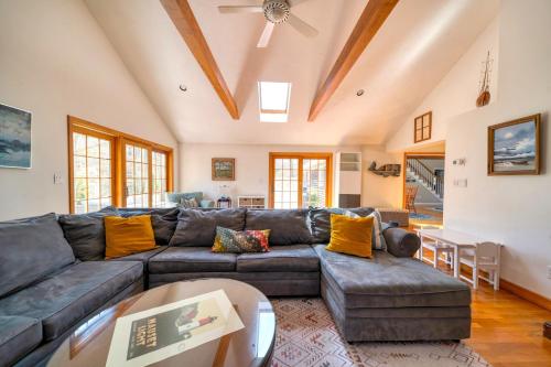 4 Bedroom Home by Leavetown Vacations - image 3
