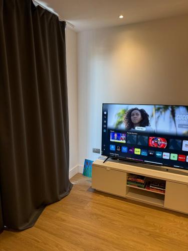 Vibrant one bedroom Apartment near city Center access to shops and cafe, Birmingham (fotografie 8)