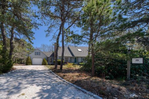 4 Bedroom Home by Leavetown Vacations - image 5