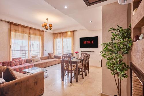 2BR Getaway Near and Seaside Promenade, Casablanca