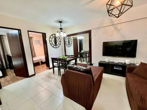 Arista Place 2 bedroom Condo near airport, Манила