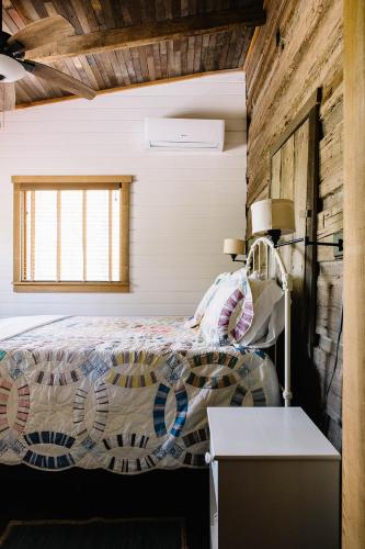 The Senator Cabin in Lloyd