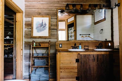 The Senator Cabin in Lloyd