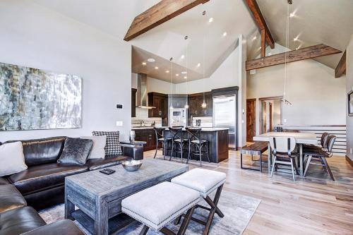 Slope View Chalet Apartment in Breckenridge, USA
