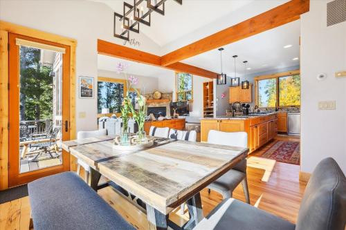 Lone Hand Lodge in Baldy Mountain