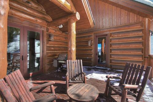 Ten Mile Estate Home - main image