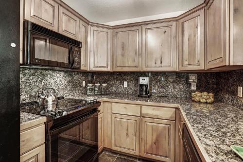 Tyra Riverbend 213 Condo - image 6