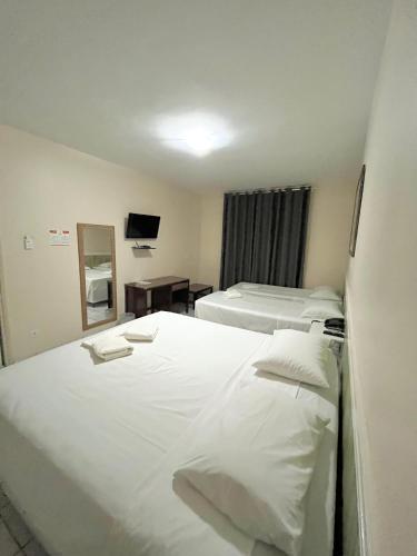4 twin beds