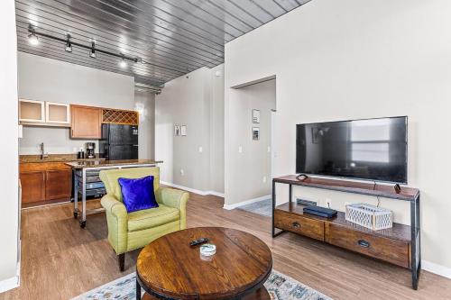 2 Separate 2BR Units Near Big House & Downtown - image 11