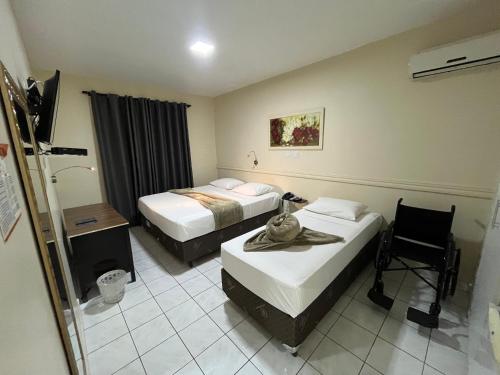 1 double bed, 1 twin bed