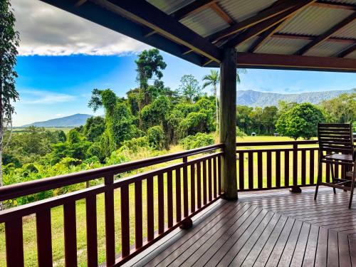 Terraza/balcón, Ahana Hillside - Scenic Stay Near Cairns in Fishery Falls