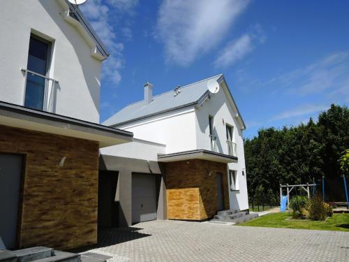 New, large holiday home for 4 people