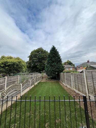 Garden, Luxproperties in Perry Common