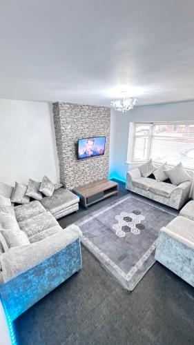 Luxproperties in Perry Common