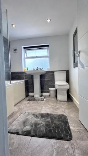 Bathroom, Luxproperties in Perry Common