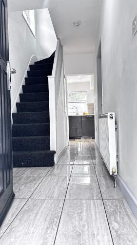 Luxproperties in Perry Common