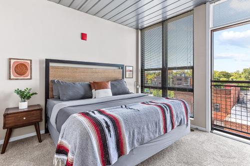 2 Apts w King Beds - Near Kerrytown - image 2