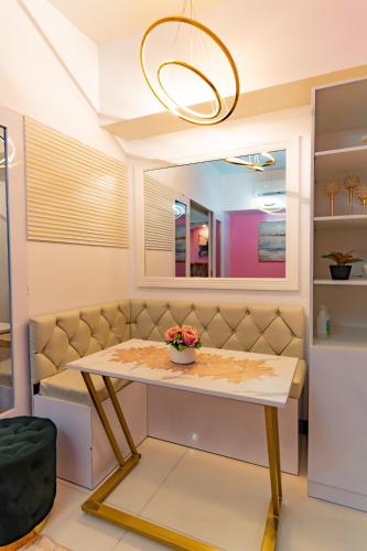 Modern 1BR in Uptown BGC - Tap to explore photos