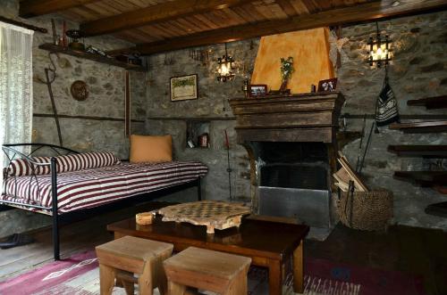 Tower Torre Tour Turm башн Πύργος gîte à louer Akhoúria