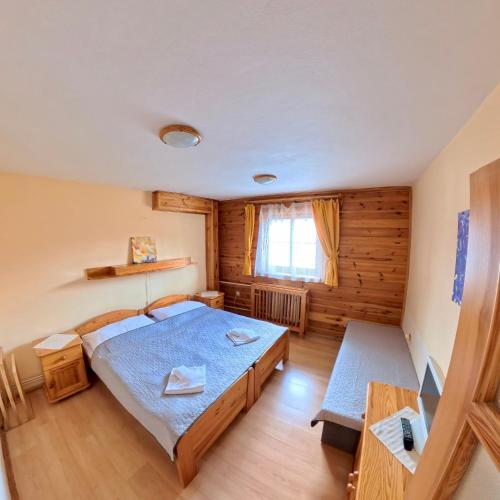 Triple Room with Bathroom image 4