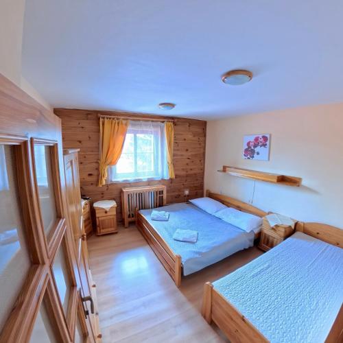 Triple Room with Bathroom image 1