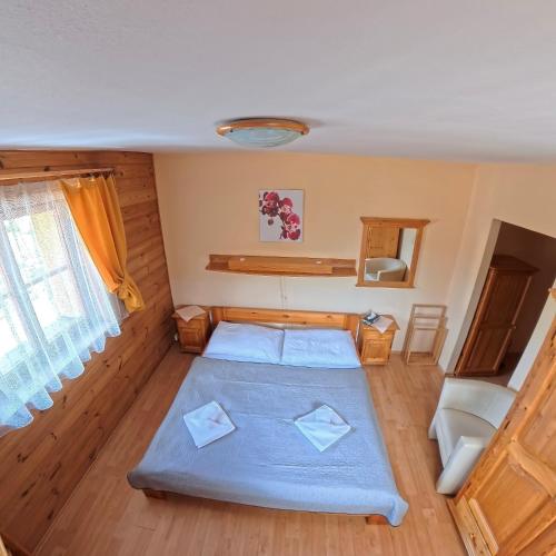 Double Room image 4
