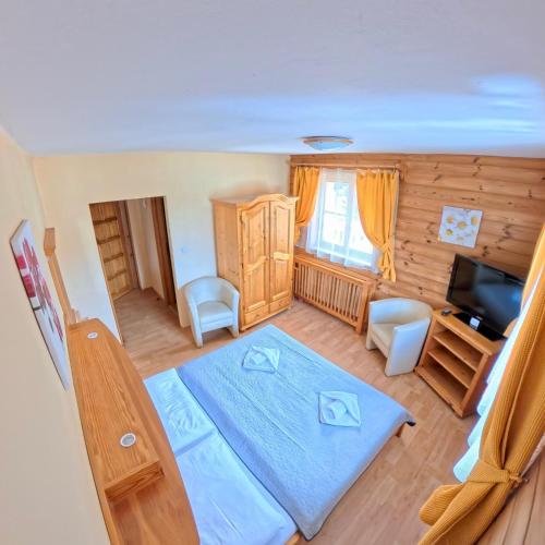 Double Room image 3