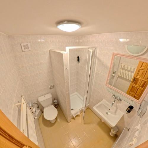 Family Room image 3