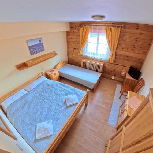 Family Room image 6