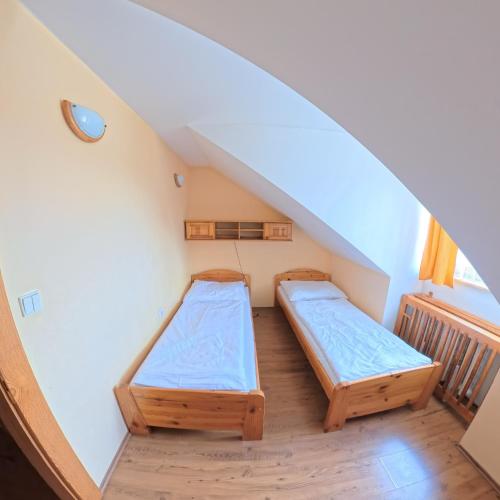 Family Room image 7